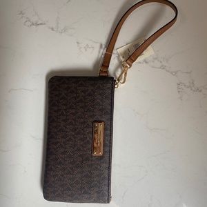Michael Kors MD Wristlet